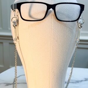 Custom made Skull-pin detail glasses chain